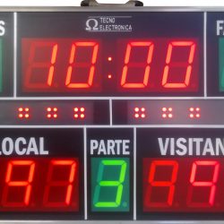 Marcador electrónico portátil con 13 dígitos. Marcador electrónico especialmente preparado para deportes como baloncesto, fútbol sala, voleyball, minibasquet, hockey sobre patines, etc.